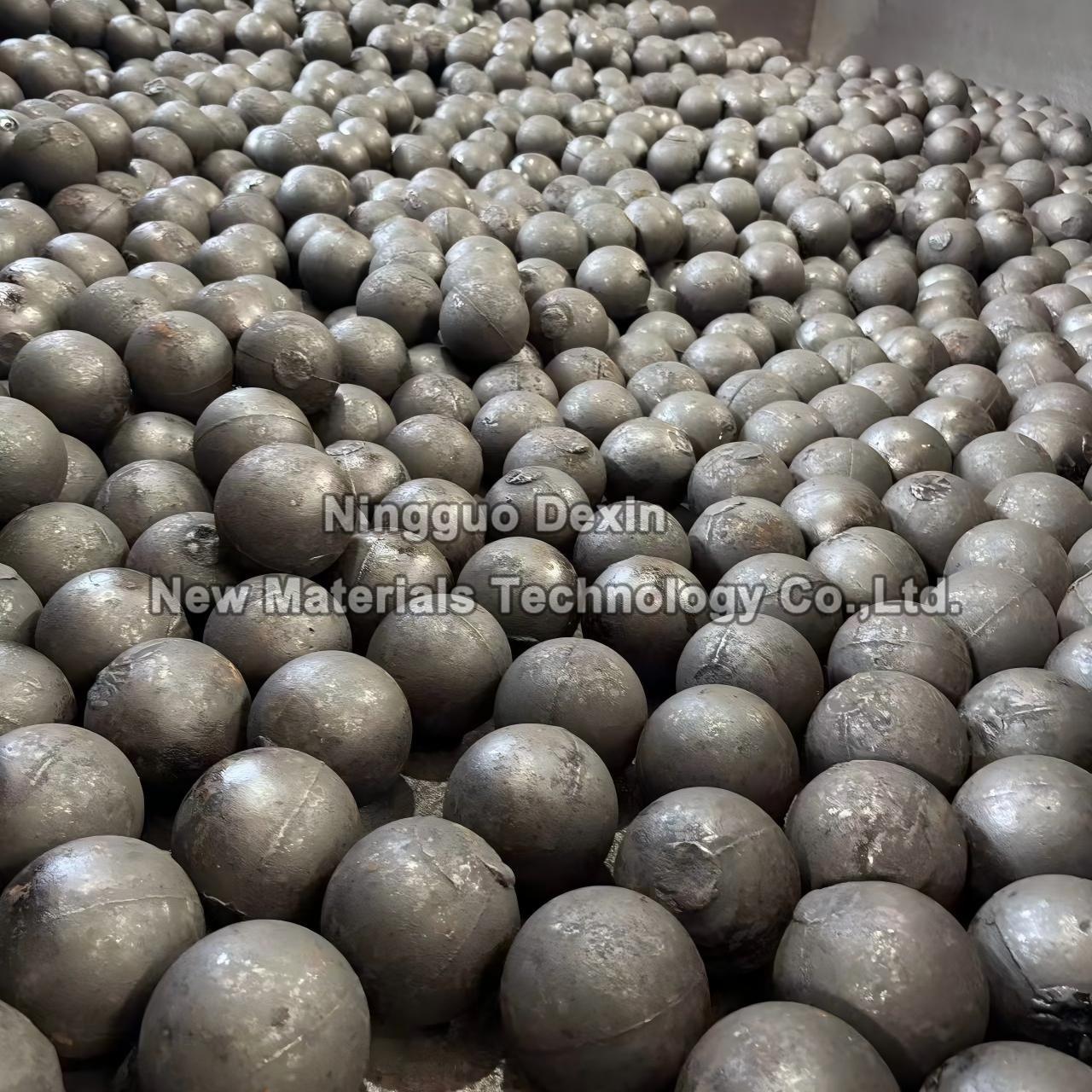 1760670051701606.jpg Good Wear Resistance Grinding Balls With High Chrome.jpg